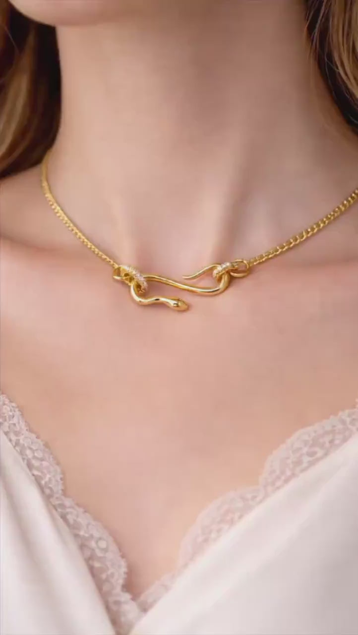 Gold Snake Clasp Necklace, Adjustable Chain, Minimalist Statement Jewelry, Copper Alloy